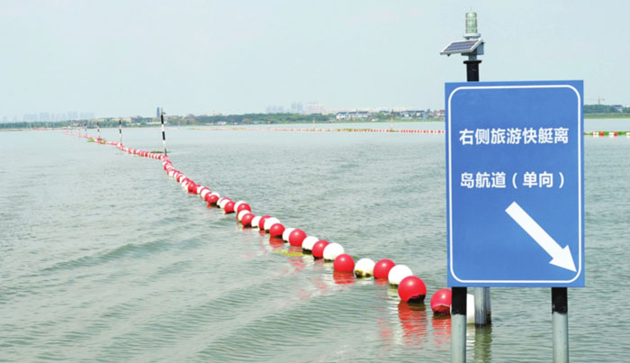 水面上设置了航道标示牌