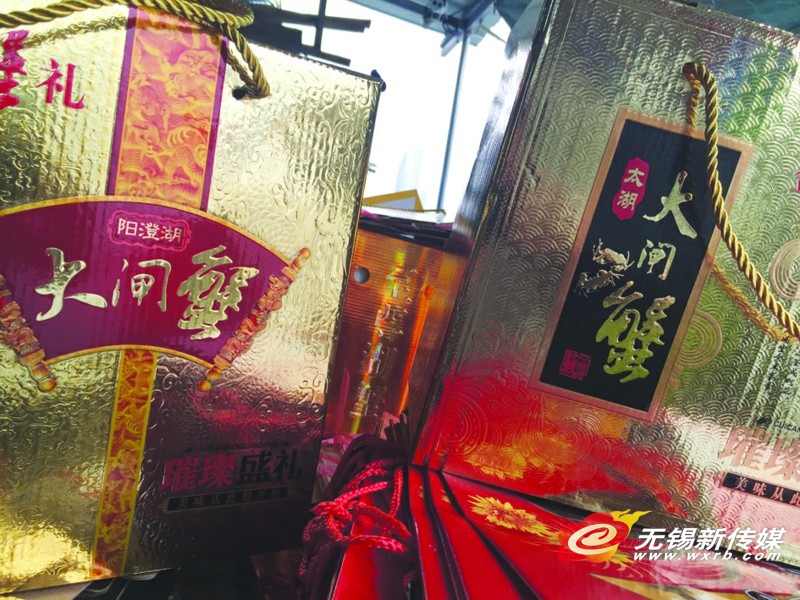 普通蟹一秒"入籍"阳澄湖 顾客买盒子图面子