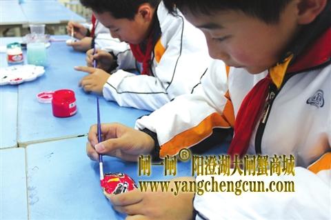被列为世遗青少年教育基地,砖雕与蟹壳脸谱进课堂 