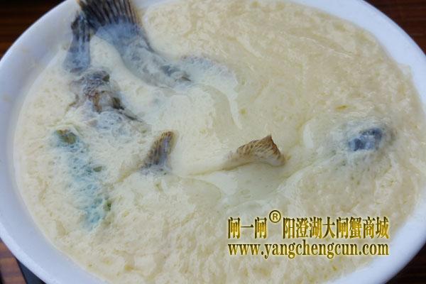 塘鲤鱼炖蛋